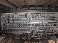 Gevelsteiger / daksteiger w.o. 10 steunladders met lier, 13 loopbrugsteunen, 11 loopplanken en diverse rail... - afbeelding 2 van  6