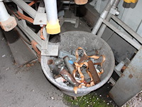 Gevelsteiger / daksteiger w.o. 10 steunladders met lier, 13 loopbrugsteunen, 11 loopplanken en diverse rail... - afbeelding 4 van  6