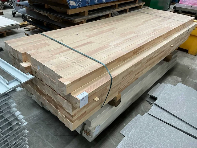 Gevingerlaste houten balk 8x8x290 (55x) - afbeelding 1 van  5