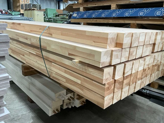 Gevingerlaste houten balk 8x8x290 (55x) - afbeelding 4 van  5