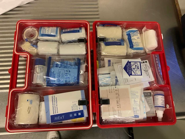 Gevulde ehbo-koffer - afbeelding 3 van  4