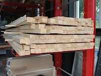Gezaagd balkhout met lengte 300 cm. in draagarmstelling. - afbeelding 2 van  2