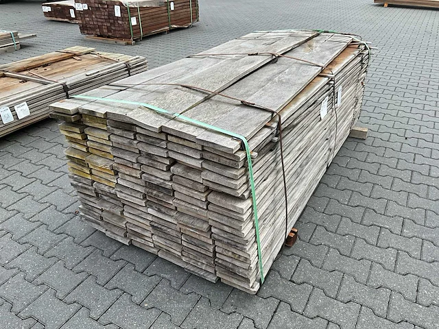 Gezaagd cupiuba hardhout vlonderplank (2000x150x20mm) (120x) - afbeelding 1 van  3