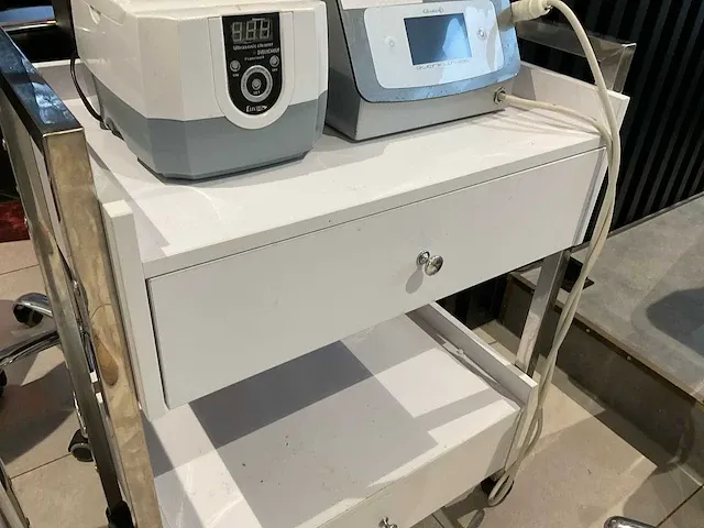 Gharieni quantus40t pedicure motor op verrijdbaar meubel - afbeelding 3 van  6