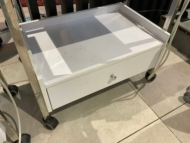Gharieni quantus40t pedicure motor op verrijdbaar meubel - afbeelding 4 van  6