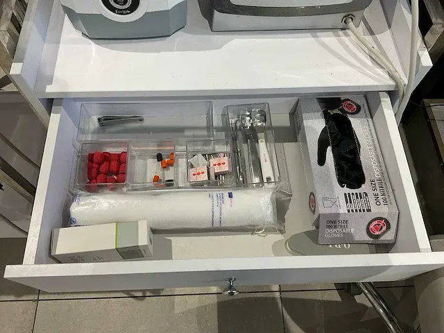 Gharieni quantus40t pedicure motor op verrijdbaar meubel - afbeelding 5 van  6
