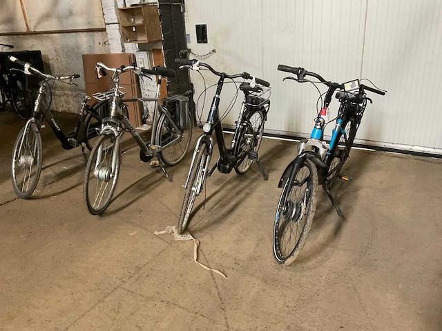 Giant elektrische fiets (4x) - afbeelding 1 van  14