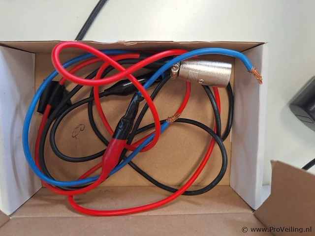 Giant twist universal batterijtestapparaat - afbeelding 6 van  9
