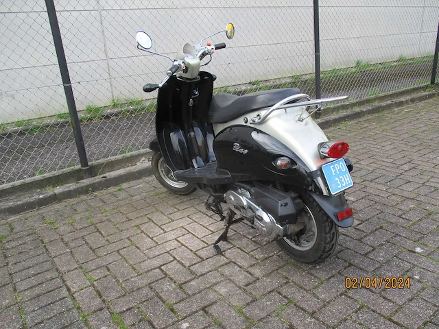 Giantco (scooter alleen bedoeld voor onderdelen) - snorscooter - venus pico - scooter - afbeelding 2 van  11