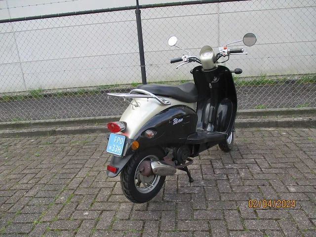 Giantco (scooter alleen bedoeld voor onderdelen) - snorscooter - venus pico - scooter - afbeelding 9 van  11