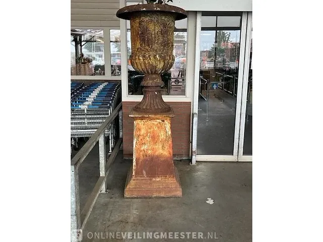 Gietijzeren buitenpot hoogte 220 cm - afbeelding 1 van  2