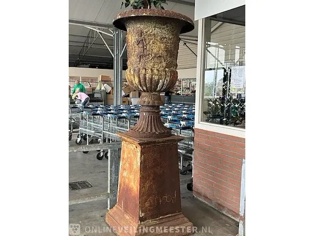 Gietijzeren buitenpot hoogte 220 cm - afbeelding 2 van  2