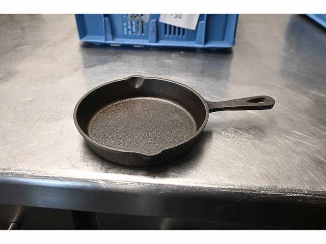Gietijzeren pan (26x) - afbeelding 1 van  3