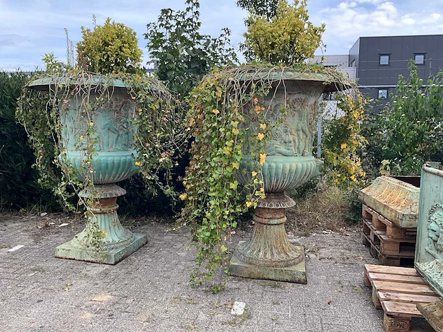 Gietijzeren tuinvaas 320 cm hoog (2x) - afbeelding 6 van  15