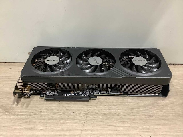 Gigabyte amd radeon rx 7600 xt - afbeelding 3 van  5