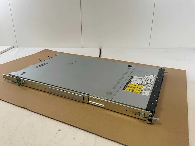 Gigabyte r182-z91-00, 2x amd epyc 7h12 64-core, 32 x 16 gb ram, 4 x 1.9 tb ssd (mtfddak1t9qde) rack mount chassis - afbeelding 2 van  9