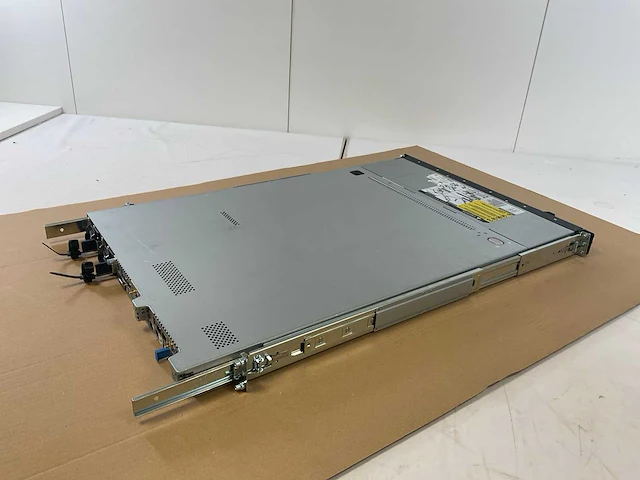 Gigabyte r182-z91-00, 2x amd epyc 7h12 64-core, 32 x 16 gb ram, 4 x 1.9 tb ssd (mtfddak1t9qde) rack mount chassis - afbeelding 5 van  9