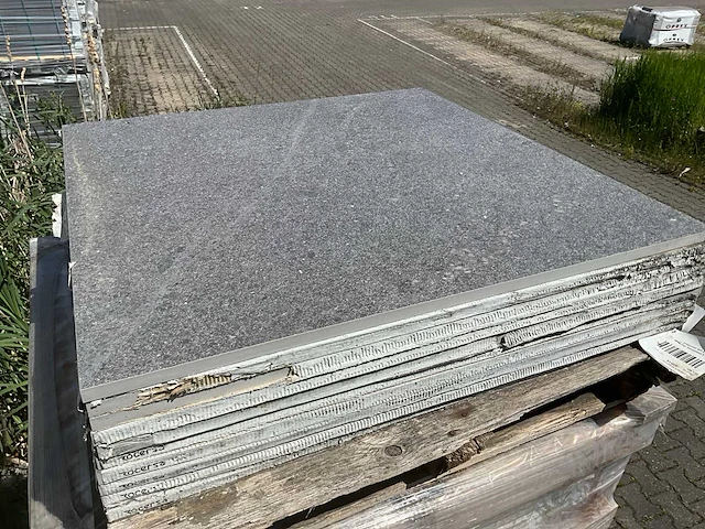 Gigante limestone dark tuintegels (85m2) - afbeelding 2 van  8