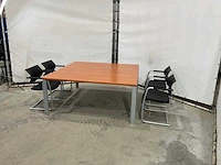 Gilder tafel met stoelen - afbeelding 1 van  8