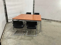 Gilder tafel met stoelen - afbeelding 2 van  8
