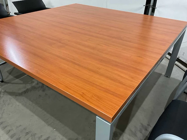 Gilder tafel met stoelen - afbeelding 4 van  8