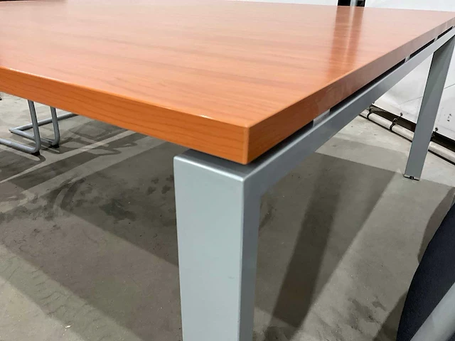Gilder tafel met stoelen - afbeelding 5 van  8
