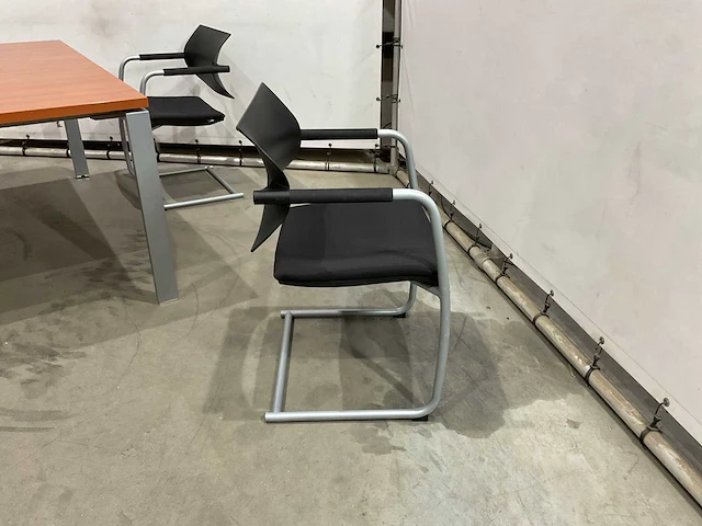 Gilder tafel met stoelen - afbeelding 7 van  8