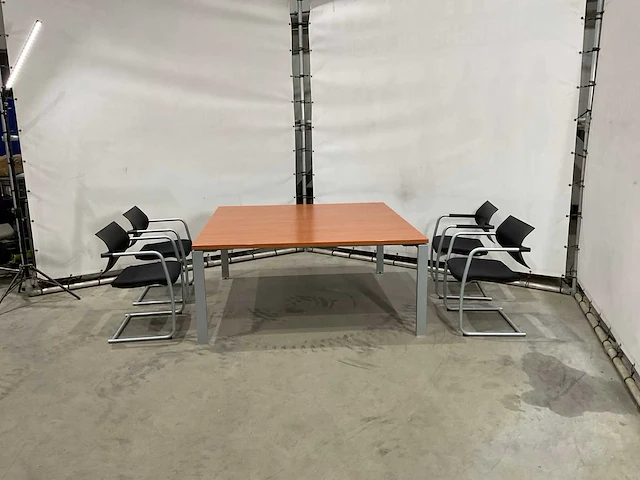 Gilder tafel met stoelen - afbeelding 3 van  9