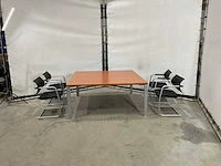 Gilder tafel met stoelen - afbeelding 3 van  9