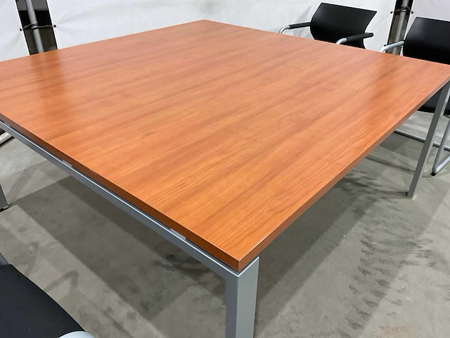 Gilder tafel met stoelen - afbeelding 4 van  9