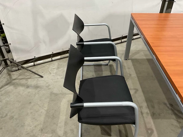 Gilder tafel met stoelen - afbeelding 5 van  9