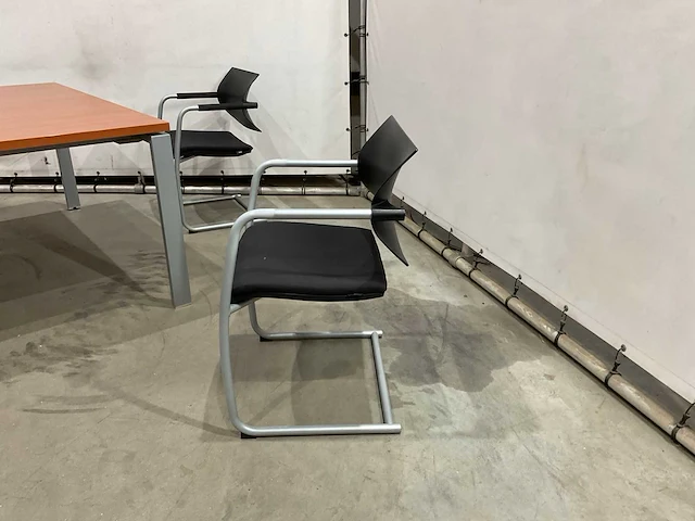 Gilder tafel met stoelen - afbeelding 7 van  9