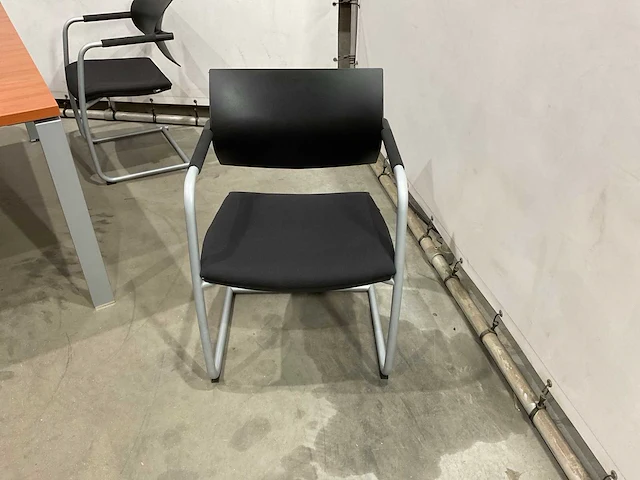 Gilder tafel met stoelen - afbeelding 6 van  8