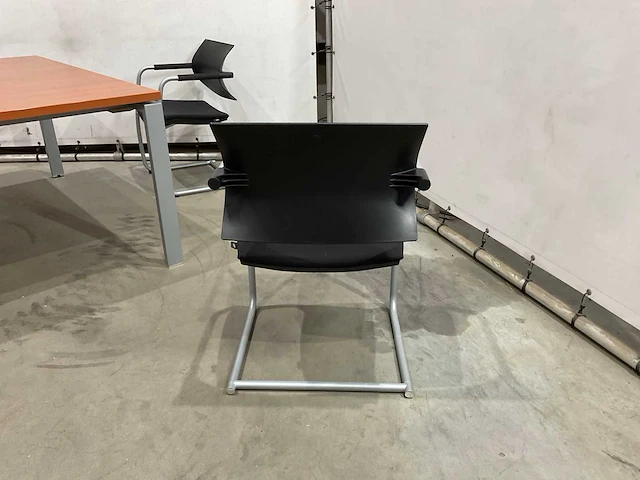 Gilder tafel met stoelen - afbeelding 9 van  9