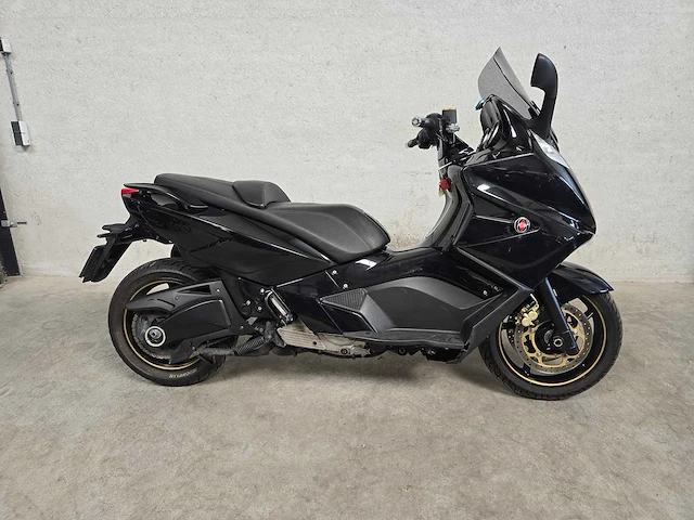 Gilera - motorscooter - gp 800 - 48mhkp - afbeelding 2 van  8