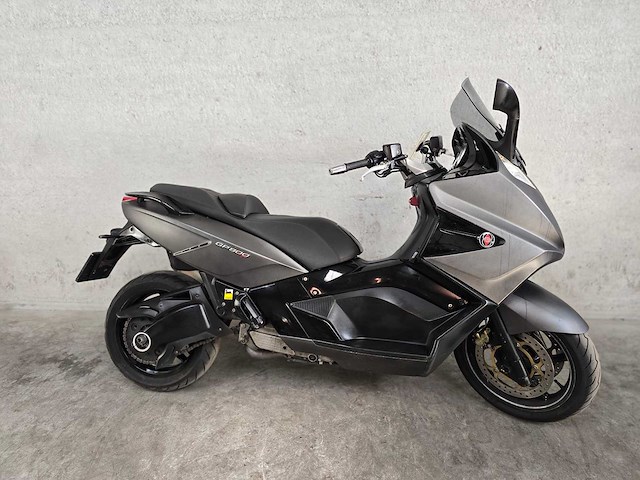 Gilera - scooter - gp 800 - motorscooter 95mhrz - afbeelding 2 van  7