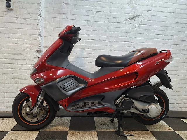 Gilera runner 45 km bromscooter 2-takt - afbeelding 1 van  7