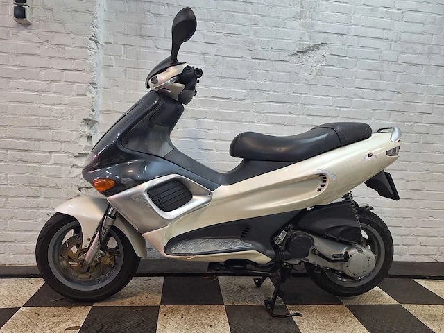 Gilera runner dd lc 45 km bromscooter 2takt - afbeelding 1 van  7