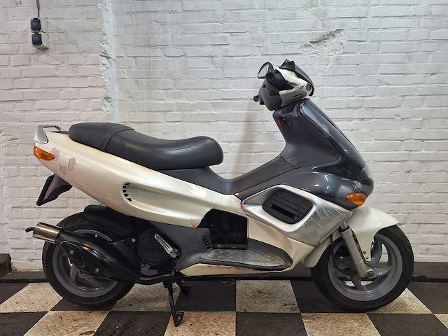 Gilera runner dd lc 45 km bromscooter 2takt - afbeelding 6 van  7