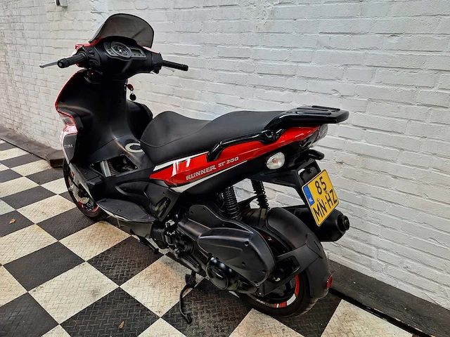 Gilera runner m46 200cc motorscooter - afbeelding 3 van  6