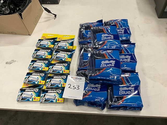 Gillette mach 3 / bleu 2 partij scheermessen - afbeelding 1 van  3