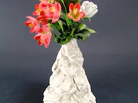 Gipsen vaas met kunstbloemen - afbeelding 1 van  5