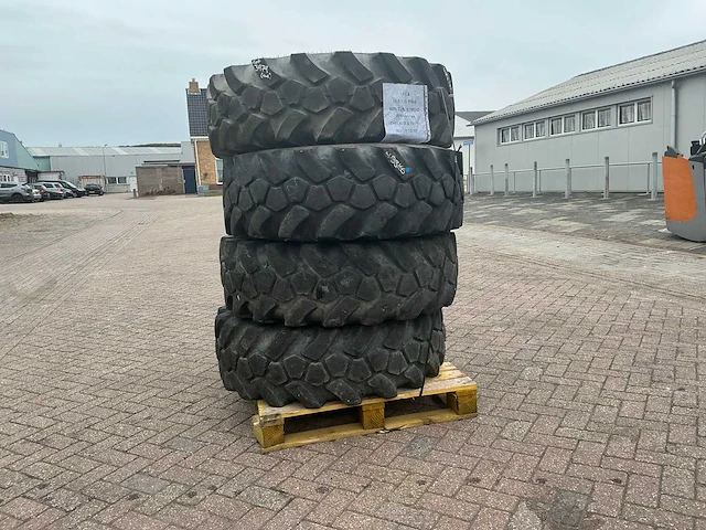 Giraffe xlw galaxy banden verreiker - afbeelding 1 van  6