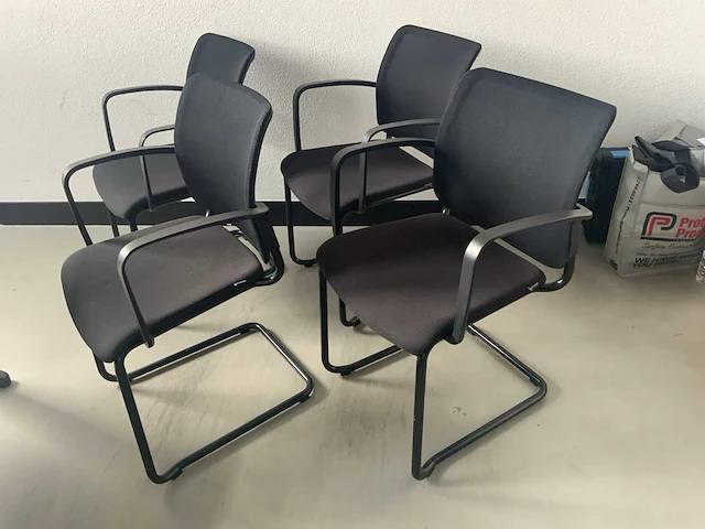 Girsberger slede vergaderstoel (6x) en xenium bureaustoel (4x) - afbeelding 6 van  12