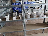 Glasbeschermers voor diverse telefoons zowel samsung als apple circa 150 stuks op twee schappen - afbeelding 1 van  3