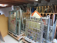 Glasbok op pallet (2x) - afbeelding 1 van  2