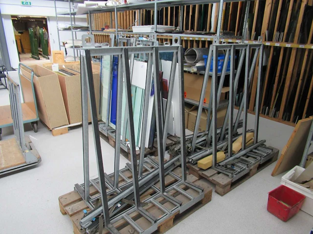 Glasbok op pallet (3x) - afbeelding 1 van  4