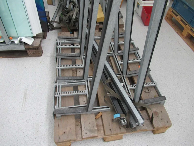 Glasbok op pallet (3x) - afbeelding 3 van  4