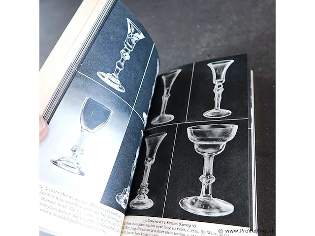 Glass thoug the ages - afbeelding 5 van  5