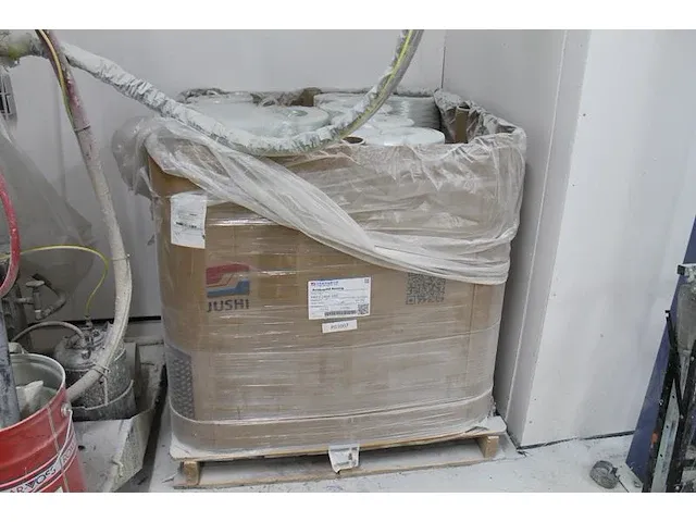 Glasvezelspuitapparaat mvp met zwenkarm, spuitkop venus en 58 rollen glasvezel er13-2400-180 op pallet. - afbeelding 5 van  5